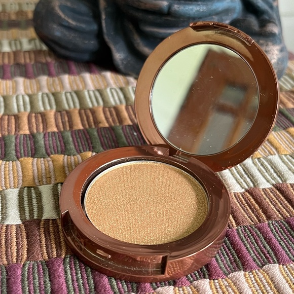 🆕 Younique Highlighter, “Belize” Beachfront, new, never used - Picture 2 of 6